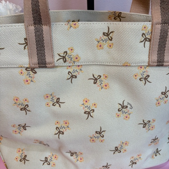 Coach 2019 Vandal Gummy Bear Canvas Tote F76650 Rare Collectible EUC - Picture 8 of 11